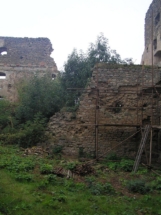 Zdivo při jižní ohradní zdi tvrze
